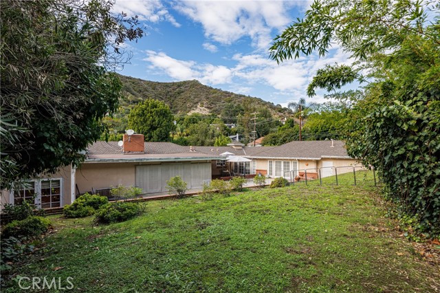 Detail Gallery Image 32 of 38 For 2072 Coldwater Canyon, Beverly Hills,  CA 90210 - 4 Beds | 4/1 Baths