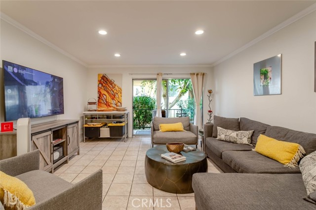 Detail Gallery Image 8 of 36 For 5460 White Oak, Encino,  CA 91316 - 2 Beds | 2 Baths