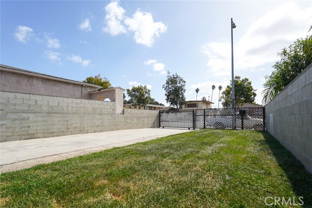 Detail Gallery Image 6 of 19 For 337 E Century, Los Angeles,  CA 90003 - 2 Beds | 1 Baths