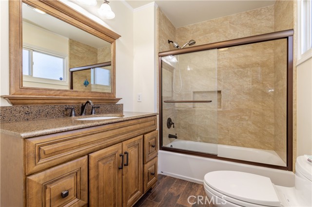 9434 Mclennan Avenue, Northridge CA: https://media.crmls.org/medias/e656fe1a-d19a-432f-ba5f-c2d64e22759d.jpg
