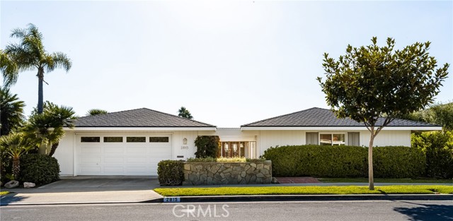 2815 Blue Water Drive, Corona del Mar CA: https://media.crmls.org/medias/e65805fa-7f5b-4b01-acd0-d0a48c48f77c.jpg