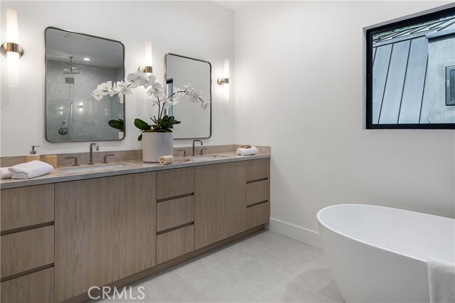 Detail Gallery Image 31 of 46 For 9836 Yoakum Dr, Beverly Hills,  CA 90210 - 5 Beds | 4 Baths