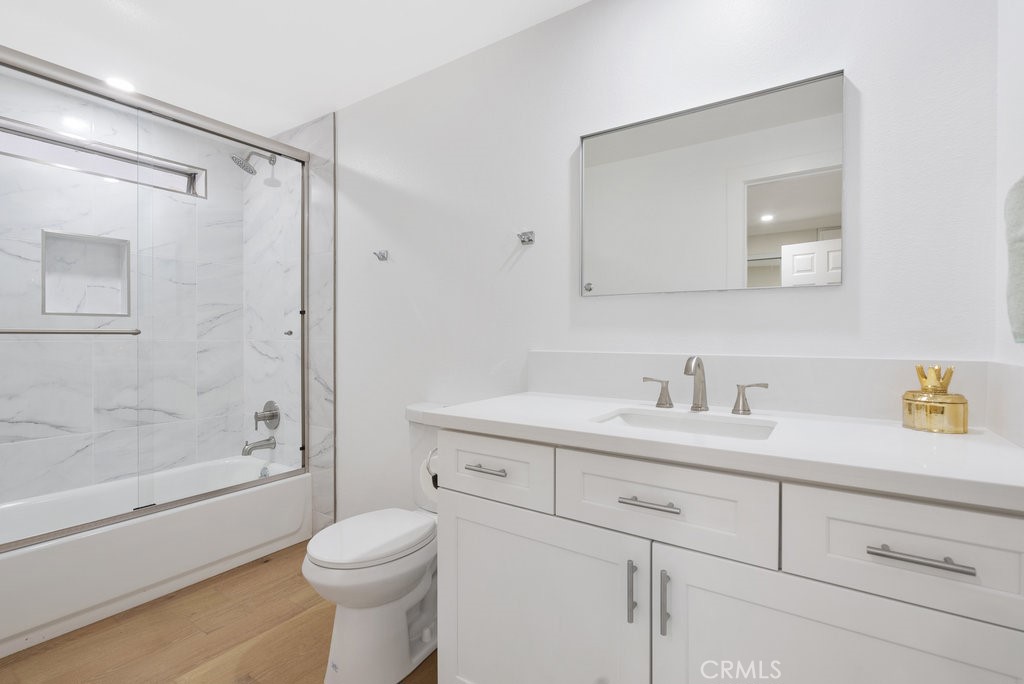 E6587bac D33f 4963 83c6 8022e82012e1