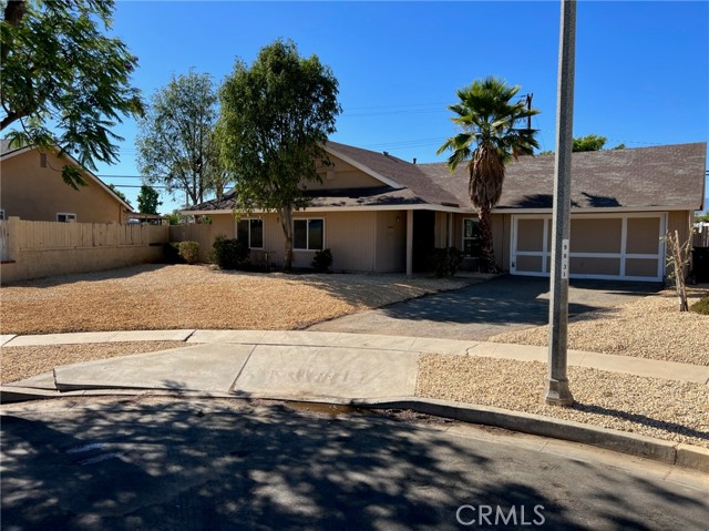 Detail Gallery Image 5 of 17 For 421 Royal Cir, Corona,  CA 92879 - 4 Beds | 2 Baths