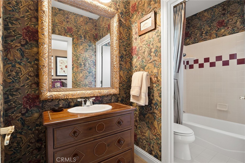 https://media.crmls.org/medias/e659a80f-df66-4227-9e1a-b5d6c3805e72.jpg?preset=X-Large