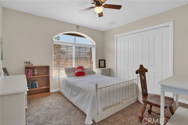 7330 Smoke Tree Road, Phelan CA: https://media.crmls.org/medias/e659be0c-f759-4e9e-9029-4e0eed86865f.jpg