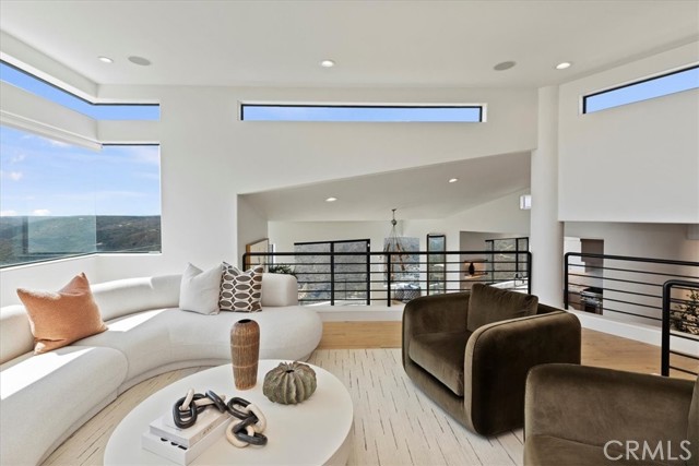 1425 Skyline Drive, Laguna Beach CA: https://media.crmls.org/medias/e659bfaa-8f72-4352-9b17-b8418fe5b4ab.jpg