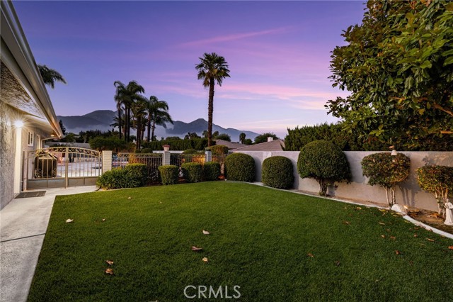 1738 N Ukiah Way, Upland CA: https://media.crmls.org/medias/e65a0399-1b95-4b7f-84dd-673154b54537.jpg