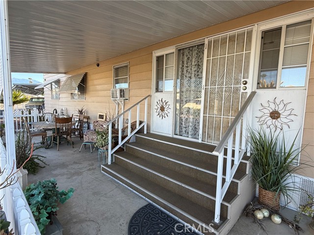 Detail Gallery Image 5 of 5 For 332 N Lyon, Hemet,  CA 92543 - 2 Beds | 2 Baths