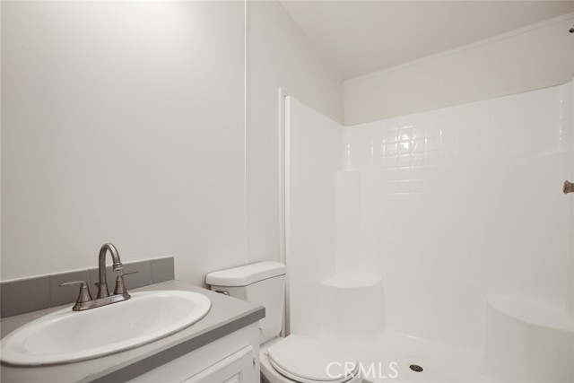 Detail Gallery Image 9 of 37 For 8250 Lankershim Blvd #33,  North Hollywood,  CA 91605 - 3 Beds | 2 Baths