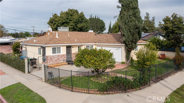 Detail Gallery Image 1 of 1 For 8001 Yarmouth Ave, Reseda,  CA 91335 - 4 Beds | 2 Baths