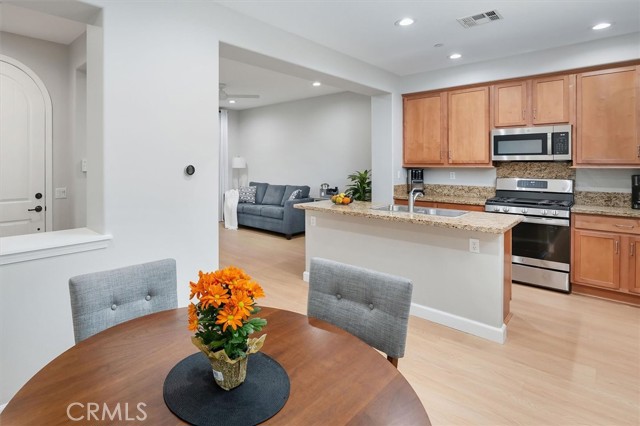 Detail Gallery Image 15 of 58 For 28771 Calle De La Paz, Valencia,  CA 91354 - 3 Beds | 2/1 Baths