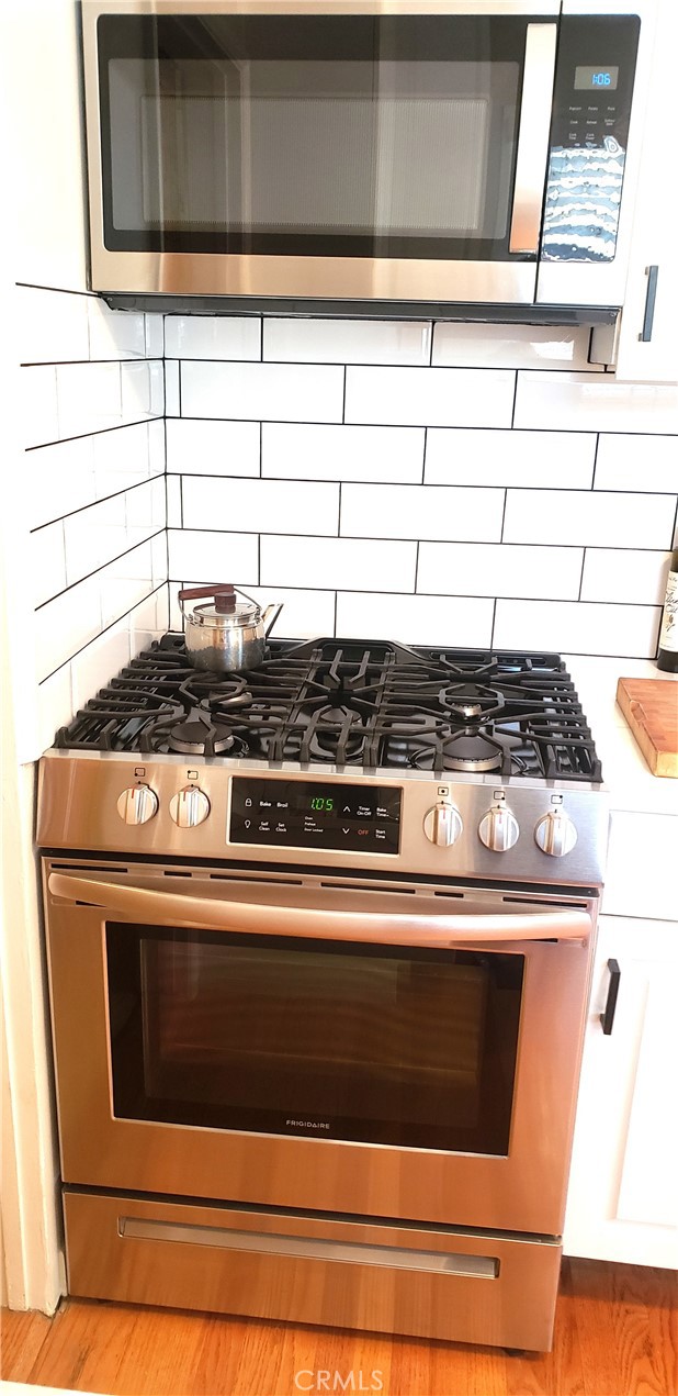 Detail Gallery Image 5 of 9 For 4131 Perlita Ave #B,  Los Angeles,  CA 90039 - 2 Beds | 1 Baths