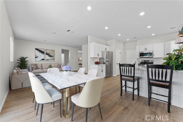 Detail Gallery Image 5 of 22 For 5789 Golding Dr, Lancaster,  CA 93536 - 4 Beds | 3 Baths