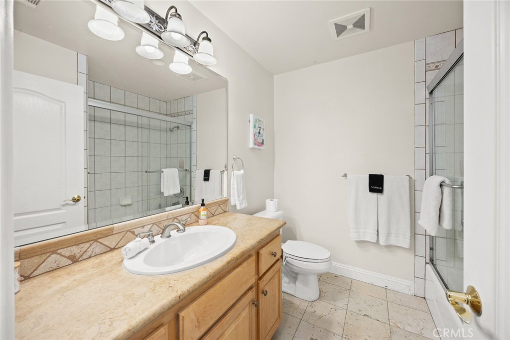 https://media.crmls.org/medias/e65d23db-e903-4706-9c8b-1a093e67e1dd.jpg?preset=X-Large