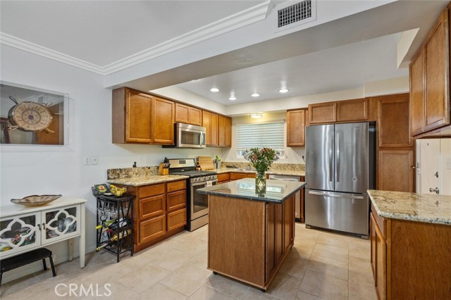 Detail Gallery Image 8 of 22 For 23538 Adamsboro Dr, Newhall,  CA 91321 - 4 Beds | 2 Baths