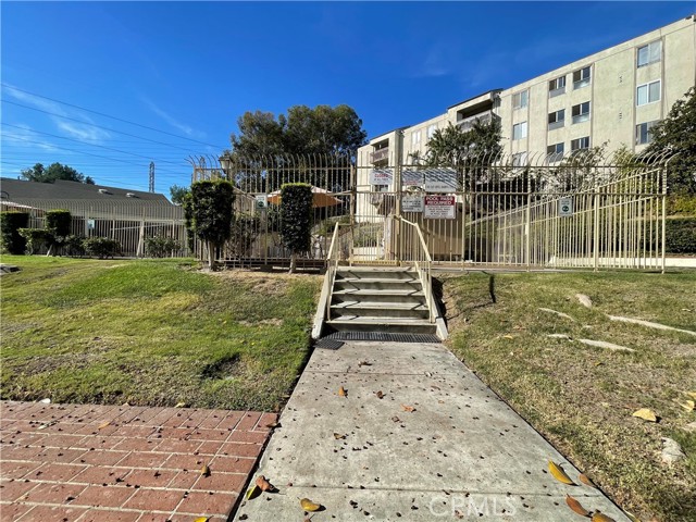 Detail Gallery Image 35 of 41 For 1620 Neil Armstrong St #203,  Montebello,  CA 90640 - 3 Beds | 2 Baths