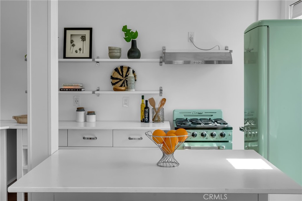 https://media.crmls.org/medias/e65e3be1-36f2-4319-91c6-45ffd1d614ff.jpg?preset=X-Large