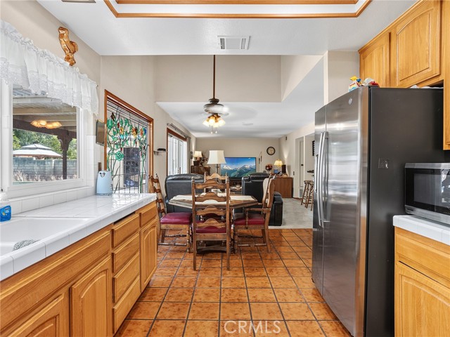 10634 Deering Avenue photo 10