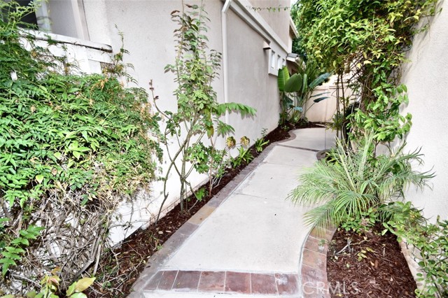 Detail Gallery Image 34 of 51 For 26 Santa Catalina Aisle, Irvine,  CA 92606 - 4 Beds | 2/1 Baths