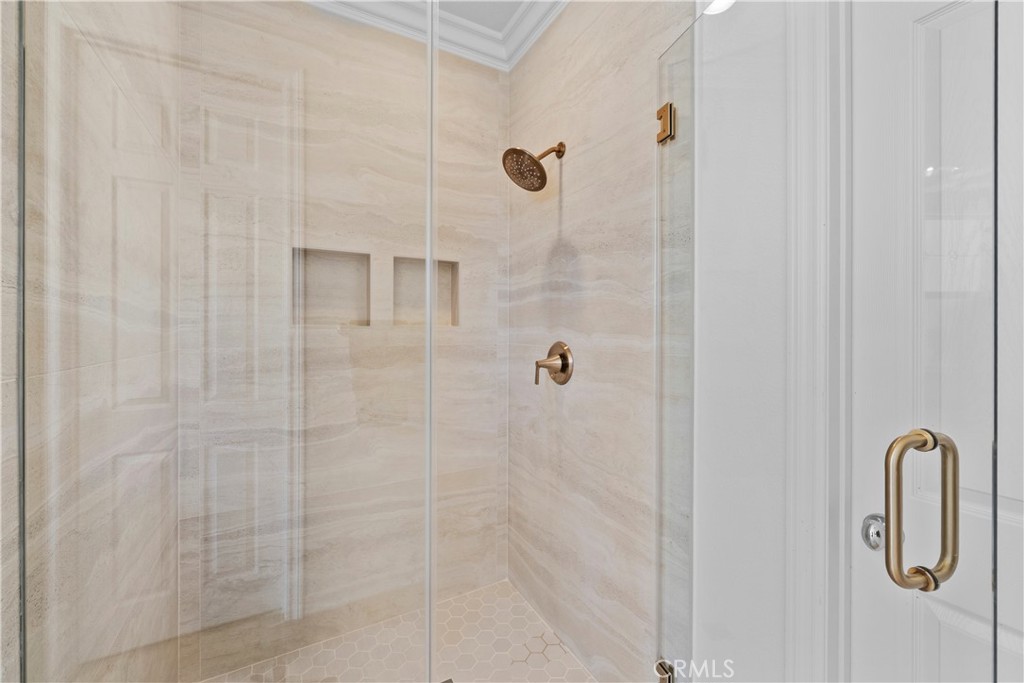 https://media.crmls.org/medias/e66075c5-6654-448d-b223-716e6770b50a.jpg?preset=X-Large