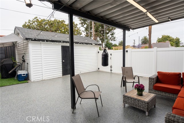 8924 Towne Avenue, Los Angeles CA: https://media.crmls.org/medias/e660c770-a172-42cd-a609-cfb508e3e611.jpg