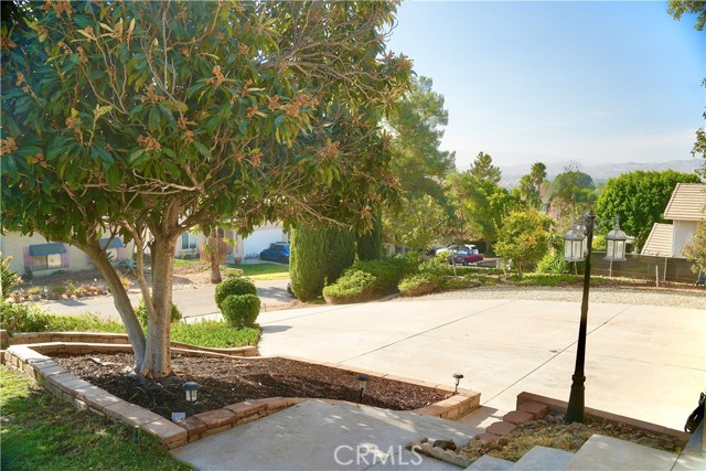 Image 8 of 31 For 14380 Moonridge Drive