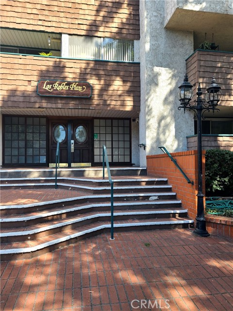Detail Gallery Image 1 of 17 For 360 S Euclid #122,  Pasadena,  CA 91101 - 1 Beds | 1 Baths