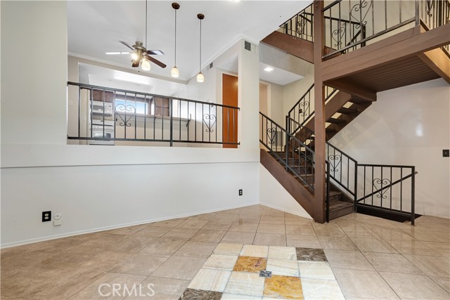 Detail Gallery Image 3 of 21 For 13623 Valerio #C,  Van Nuys,  CA 91405 - 2 Beds | 2/1 Baths