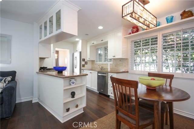 Detail Gallery Image 12 of 57 For 10211 Cliff Dr, Huntington Beach,  CA 92646 - 4 Beds | 3 Baths