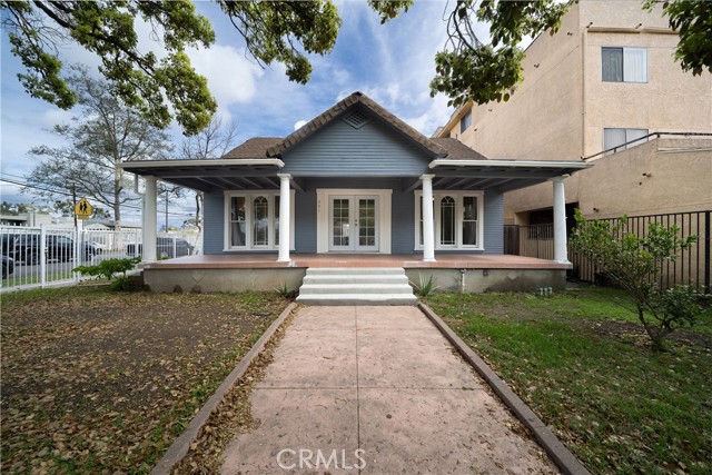 Detail Gallery Image 3 of 10 For 201 S Orange Ave, Santa Ana,  CA 92701 - 4 Beds | 2 Baths