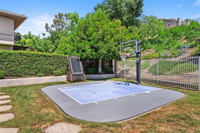 19256 Jasper Hill Road, Lake Forest CA: https://media.crmls.org/medias/e664068f-b2d7-4e86-bb46-510edf5e1733.jpg