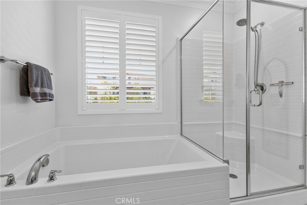 https://media.crmls.org/medias/e6640a3a-af79-47a7-b2f8-180e21bc548e.jpg?preset=X-Large