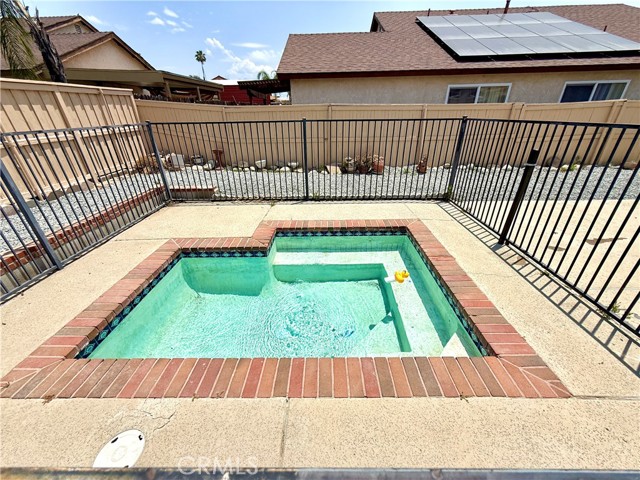2382 Carlsbad Circle, Hemet CA: https://media.crmls.org/medias/e6642cac-d952-4030-9312-ded0b1be0093.jpg