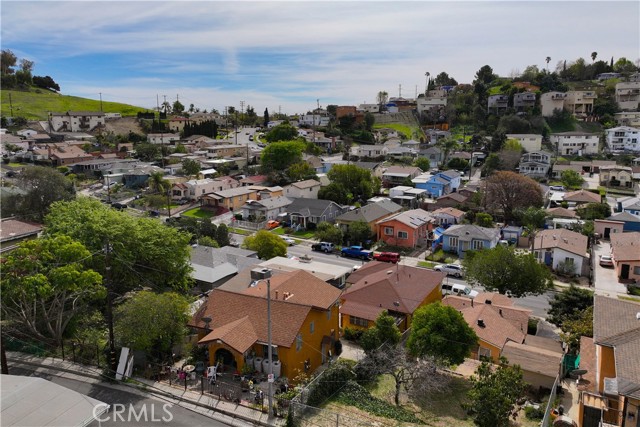 2750 Ballard Street, Los Angeles CA: https://media.crmls.org/medias/e6649731-9832-425d-80b8-8763e39d5fb0.jpg
