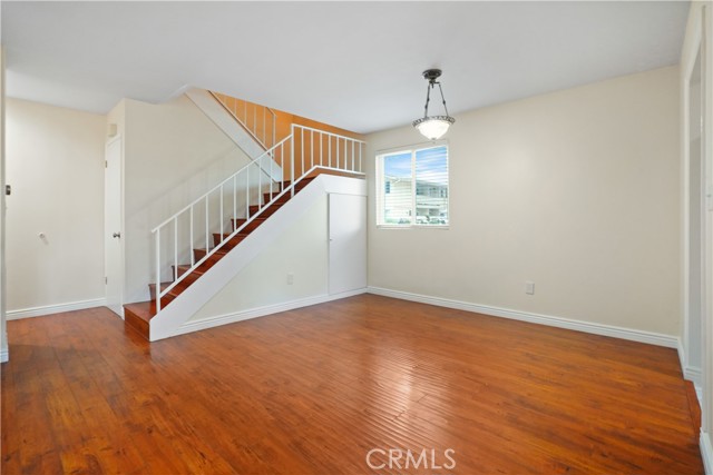 Detail Gallery Image 12 of 47 For 8111 Canby Ave #1,  Reseda,  CA 91335 - 4 Beds | 2/1 Baths