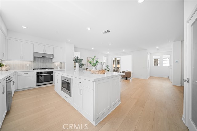 1042 N Anaheim Blvd, Anaheim CA: https://media.crmls.org/medias/e666438e-5725-4049-a594-01677b05a9f4.jpg