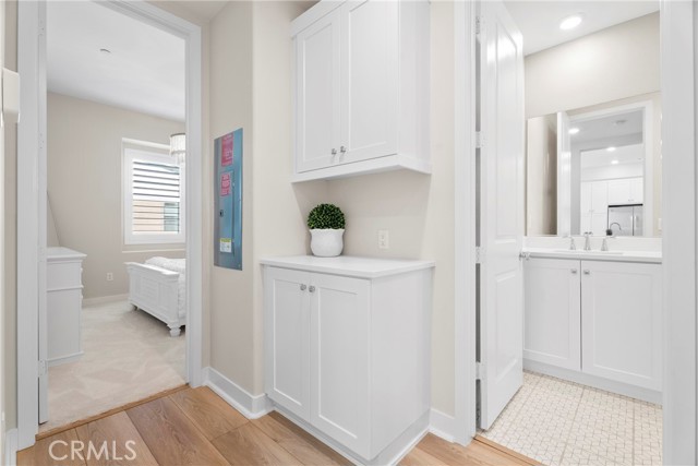 Detail Gallery Image 11 of 46 For 27466 Mercantile Ct, Valencia,  CA 91381 - 2 Beds | 2 Baths