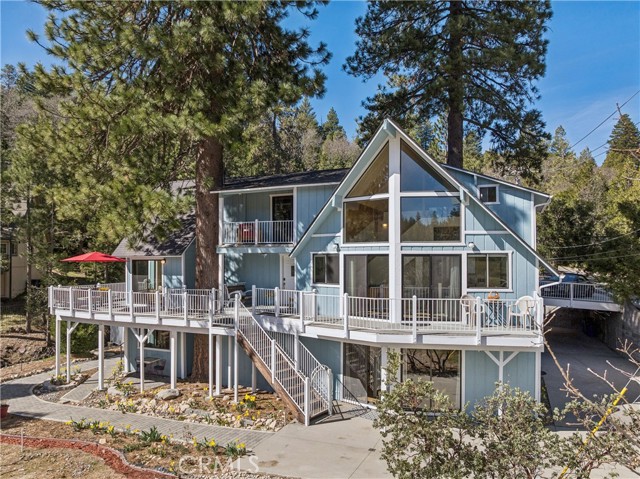 Detail Gallery Image 2 of 57 For 113 Brentwood, Lake Arrowhead,  CA 92352 - 6 Beds | 5/1 Baths