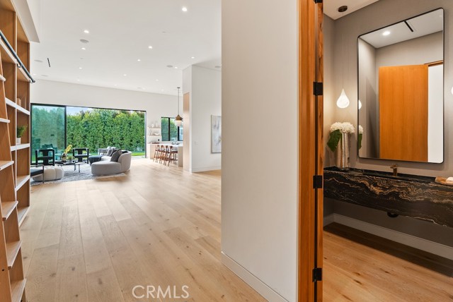 5727 Cahill Avenue, Tarzana CA: https://media.crmls.org/medias/e668cfc0-66f2-4a54-a6d5-71f6fa3715b2.jpg