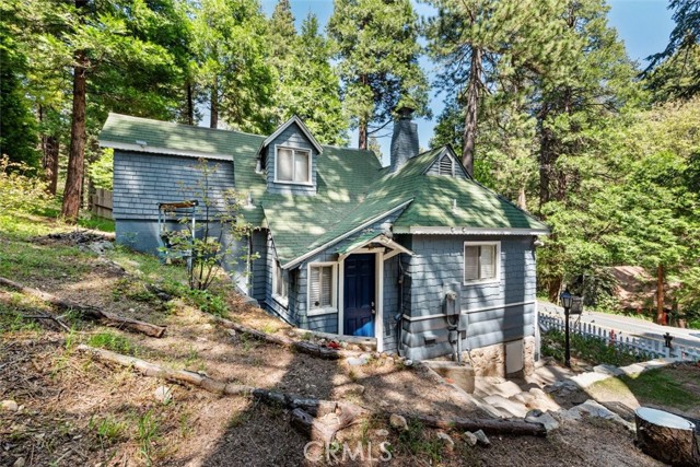 27048 State Highway 189, Blue Jay CA: https://media.crmls.org/medias/e66a09e3-0725-40b2-9d34-534133716e3d.jpg