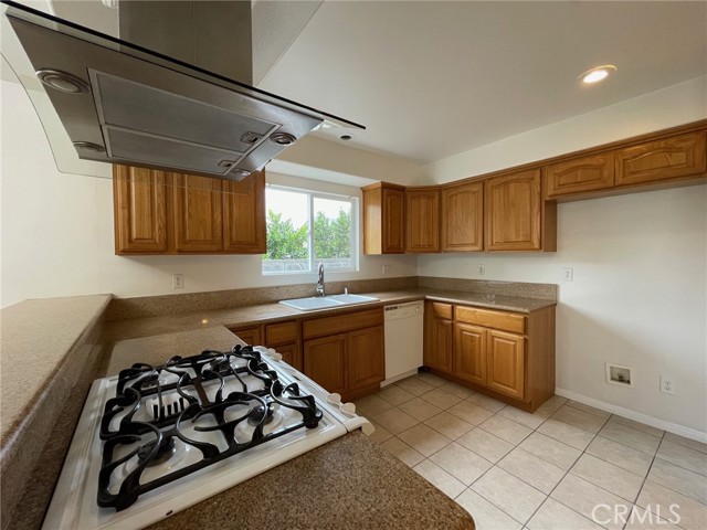 Detail Gallery Image 6 of 28 For 410 E Arrow Hwy, Upland,  CA 97186 - 3 Beds | 2/1 Baths