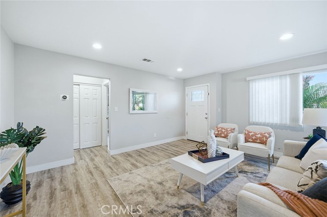 Detail Gallery Image 6 of 48 For 5990 E El Paseo, Long Beach,  CA 90815 - 3 Beds | 2 Baths