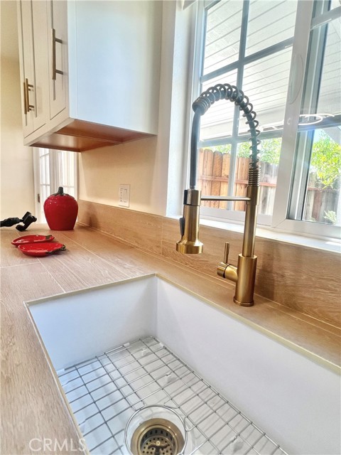 Detail Gallery Image 5 of 20 For 614 E I St #B,  Ontario,  CA 91764 - 1 Beds | 1 Baths