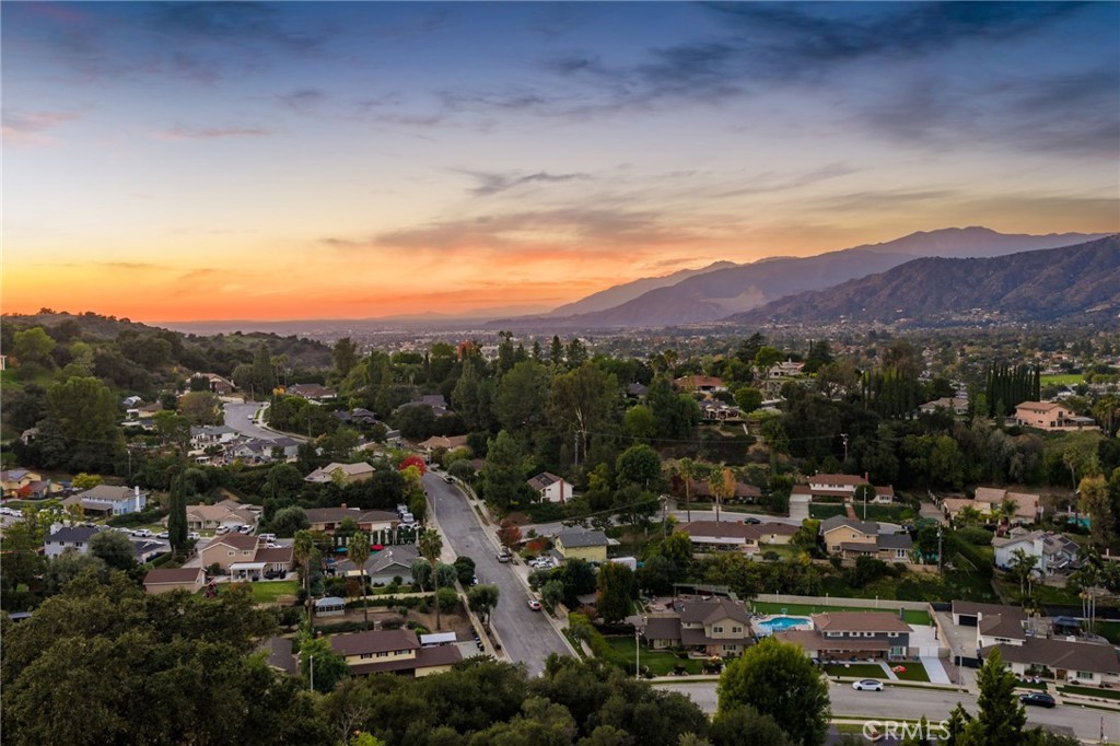 https://media.crmls.org/medias/e66b86b6-baa4-41d4-a073-1dd628334e50.jpg?preset=X-Large