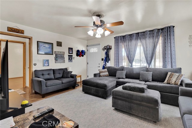 Detail Gallery Image 11 of 69 For 9037 5th Ave, Hesperia,  CA 92345 - 5 Beds | 4 Baths