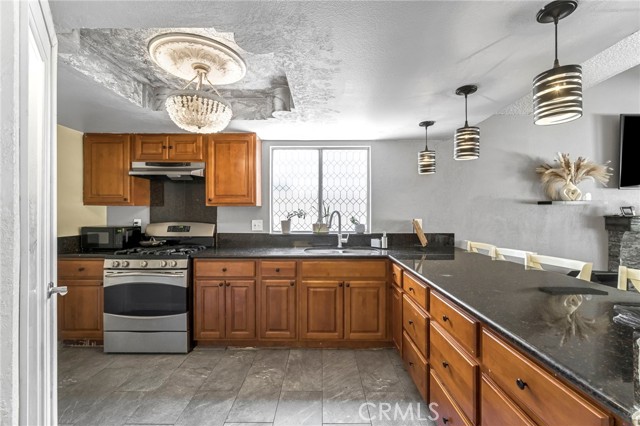 4883 E Geary Street, Fresno CA: https://media.crmls.org/medias/e66be779-ff89-4269-b566-2fd2a136e697.jpg