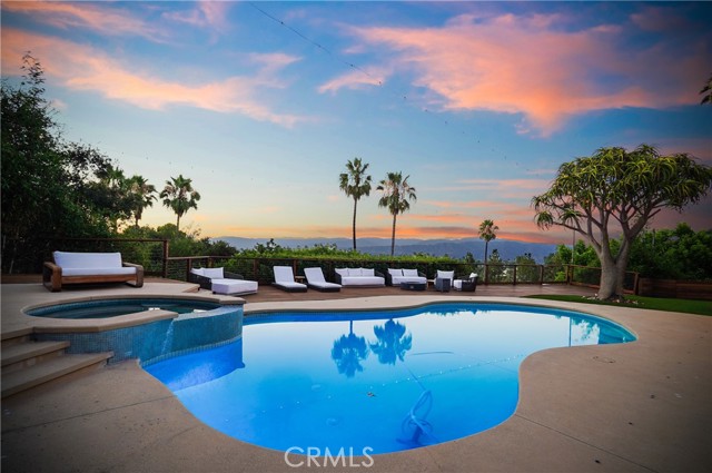 11308 Dona Teresa Dr, Studio City CA: https://media.crmls.org/medias/e66c0469-467e-425c-b16a-b75f5c1cbdcc.jpg