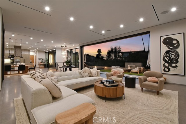 Detail Gallery Image 4 of 36 For 14753 Round Valley, Sherman Oaks,  CA 91403 - 4 Beds | 5 Baths