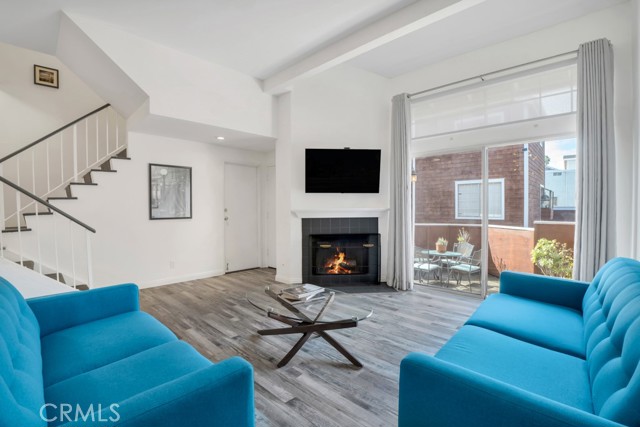 Detail Gallery Image 10 of 34 For 19431 Sherman Way #10,  Reseda,  CA 91335 - 2 Beds | 2/1 Baths